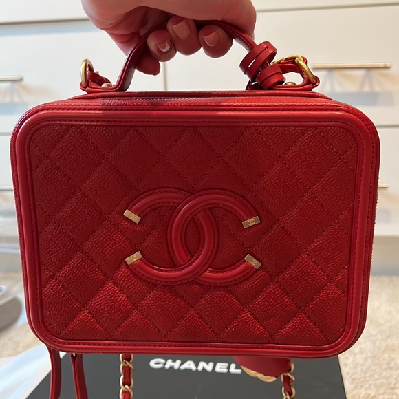 Chanel Vanity Case Bag Medium Size in rich red color - Picture 7 of 13
